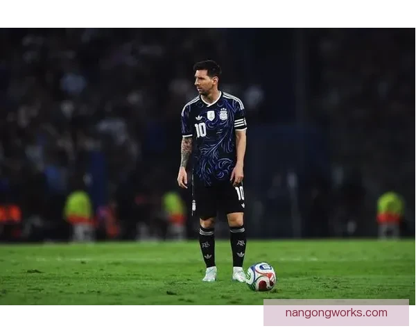 梅西加盟美国大联盟首场比赛助攻制胜，球迷热情高涨掀起新一轮足球热潮
